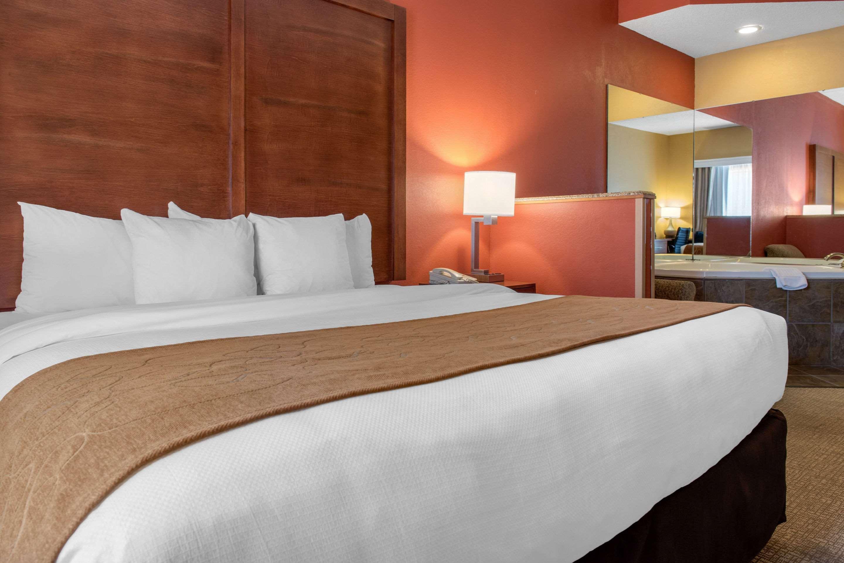 Comfort Suites Louisville Airport Екстер'єр фото
