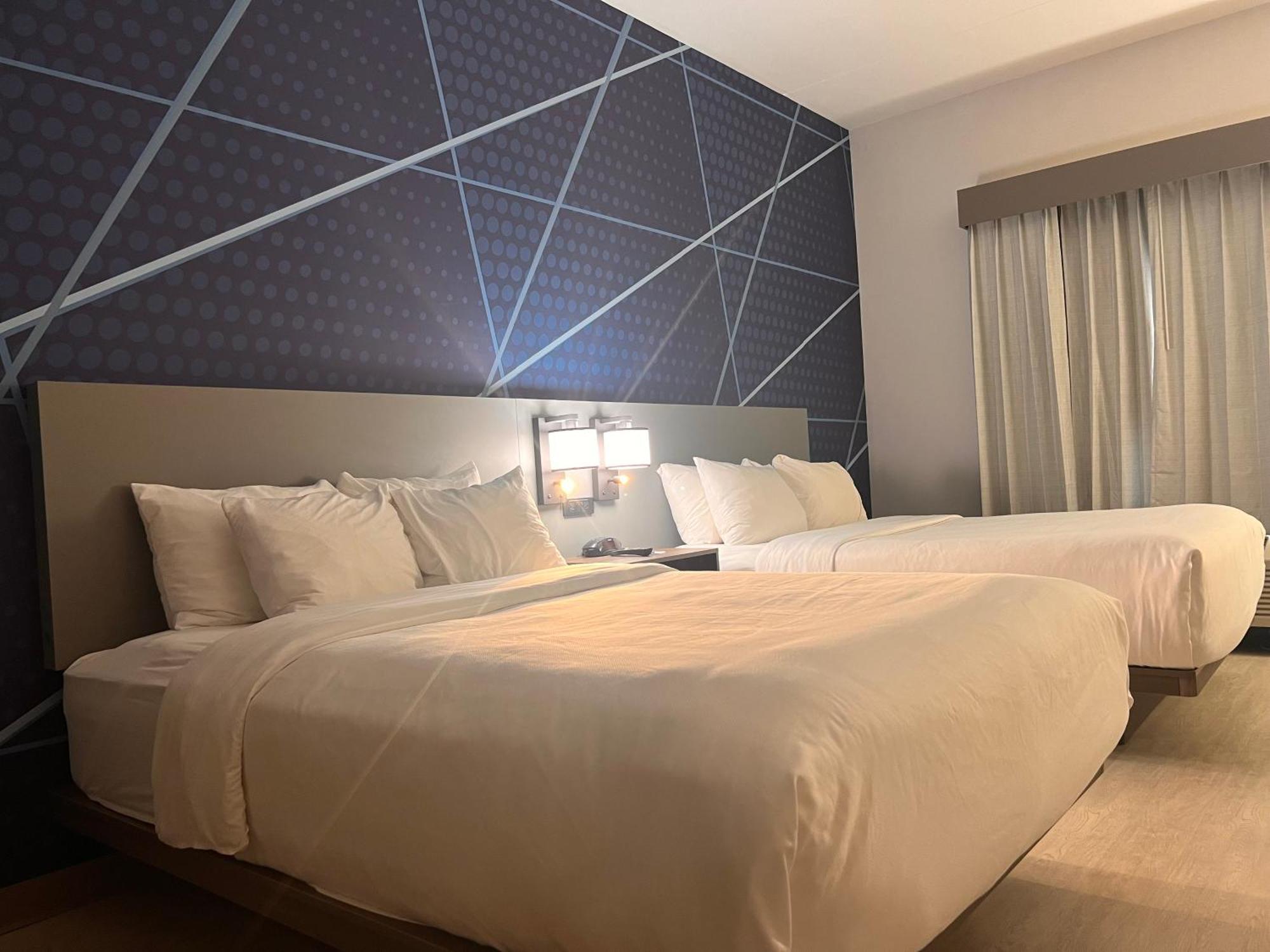 Comfort Suites Louisville Airport Екстер'єр фото