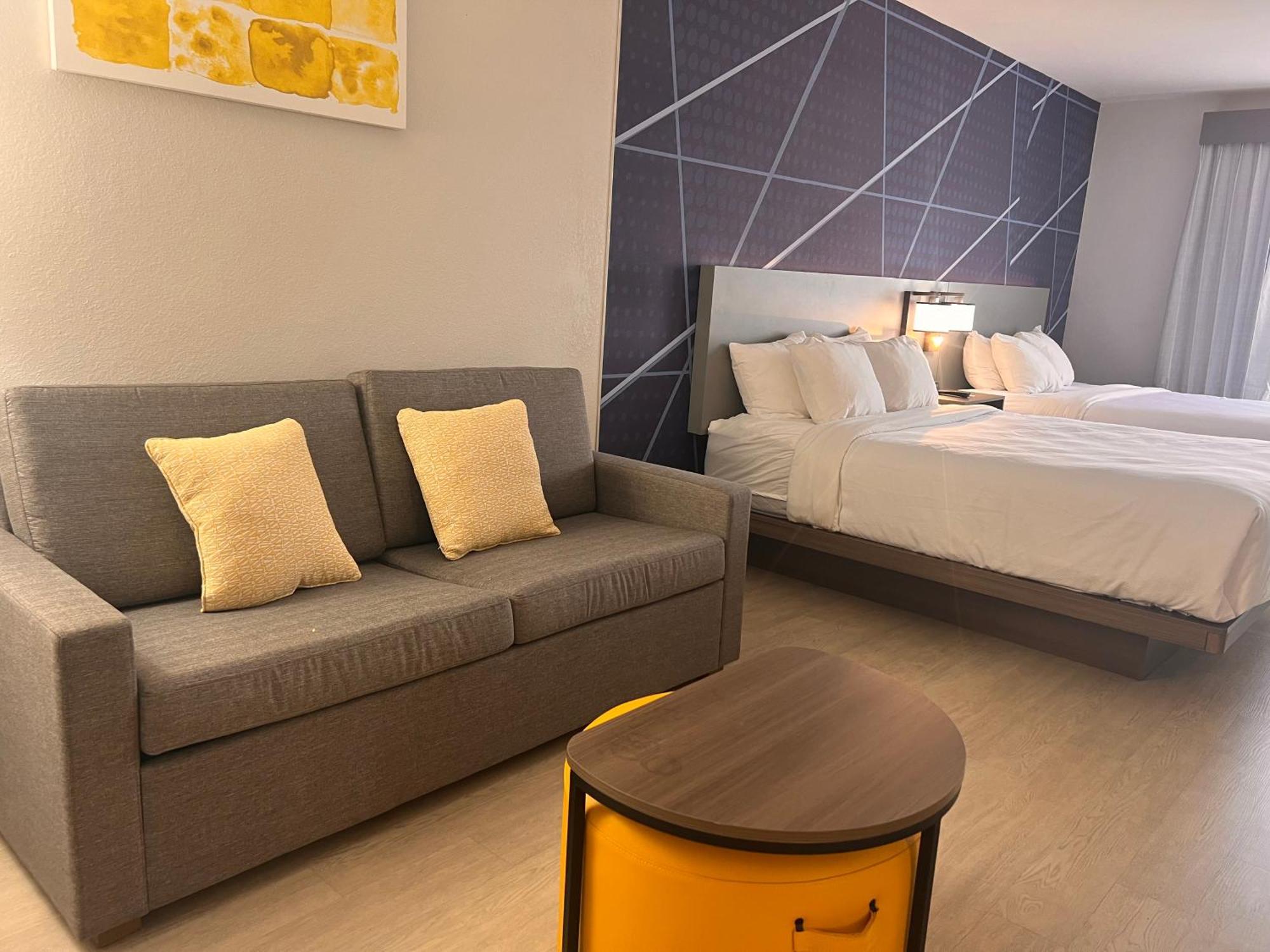 Comfort Suites Louisville Airport Екстер'єр фото