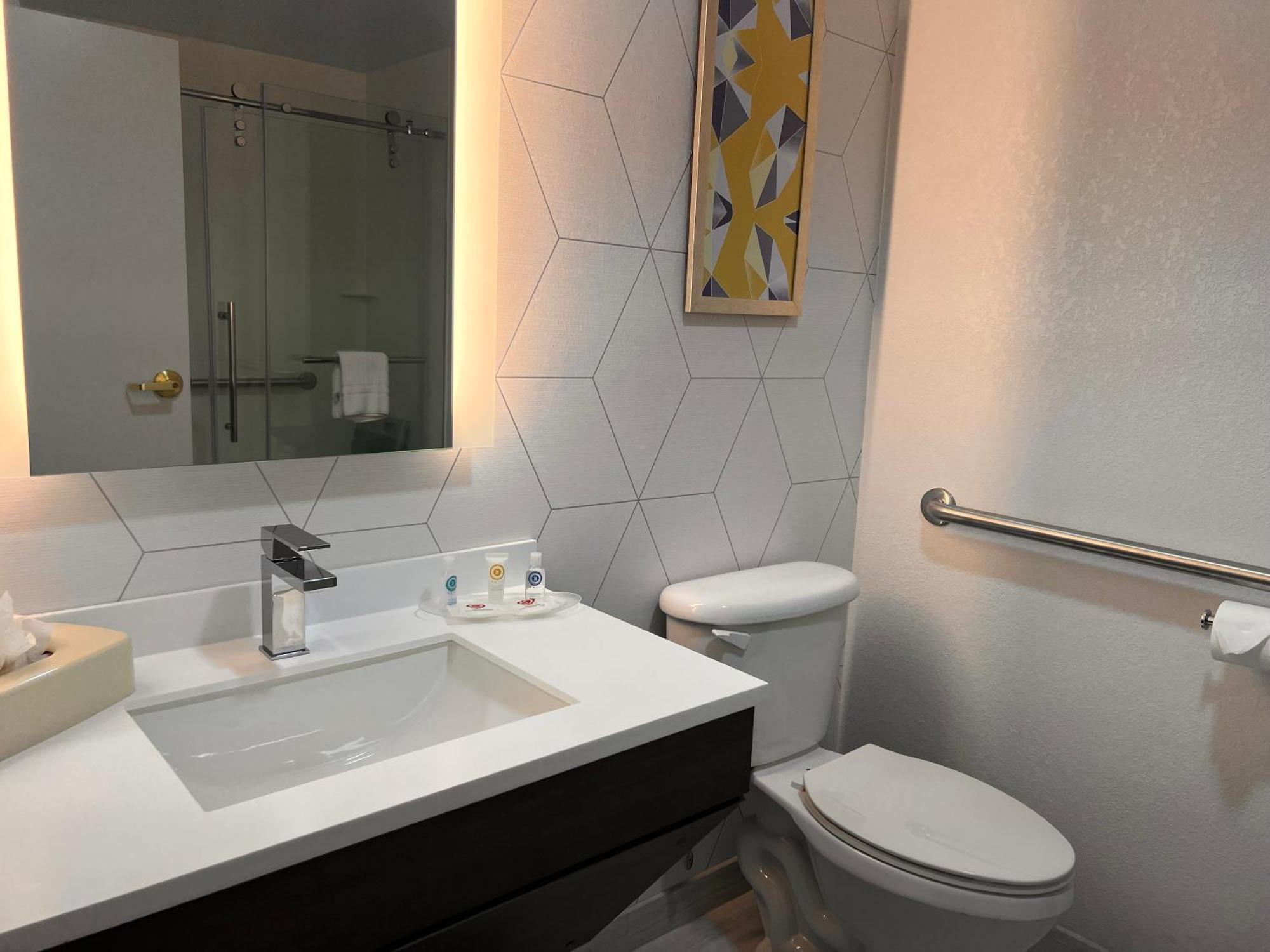 Comfort Suites Louisville Airport Екстер'єр фото