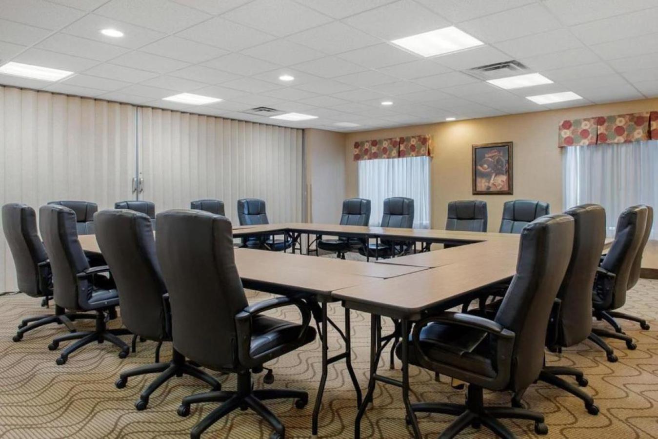 Comfort Suites Louisville Airport Екстер'єр фото