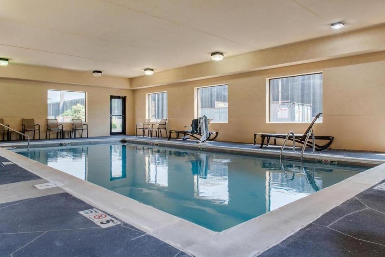 Comfort Suites Louisville Airport Екстер'єр фото