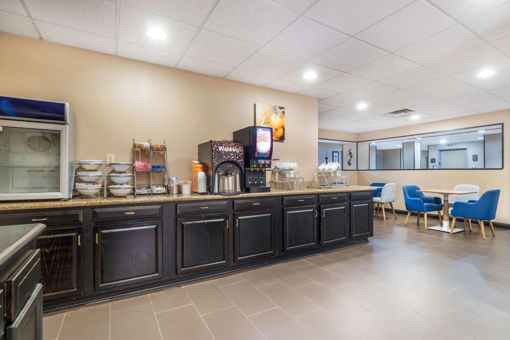 Comfort Suites Louisville Airport Екстер'єр фото