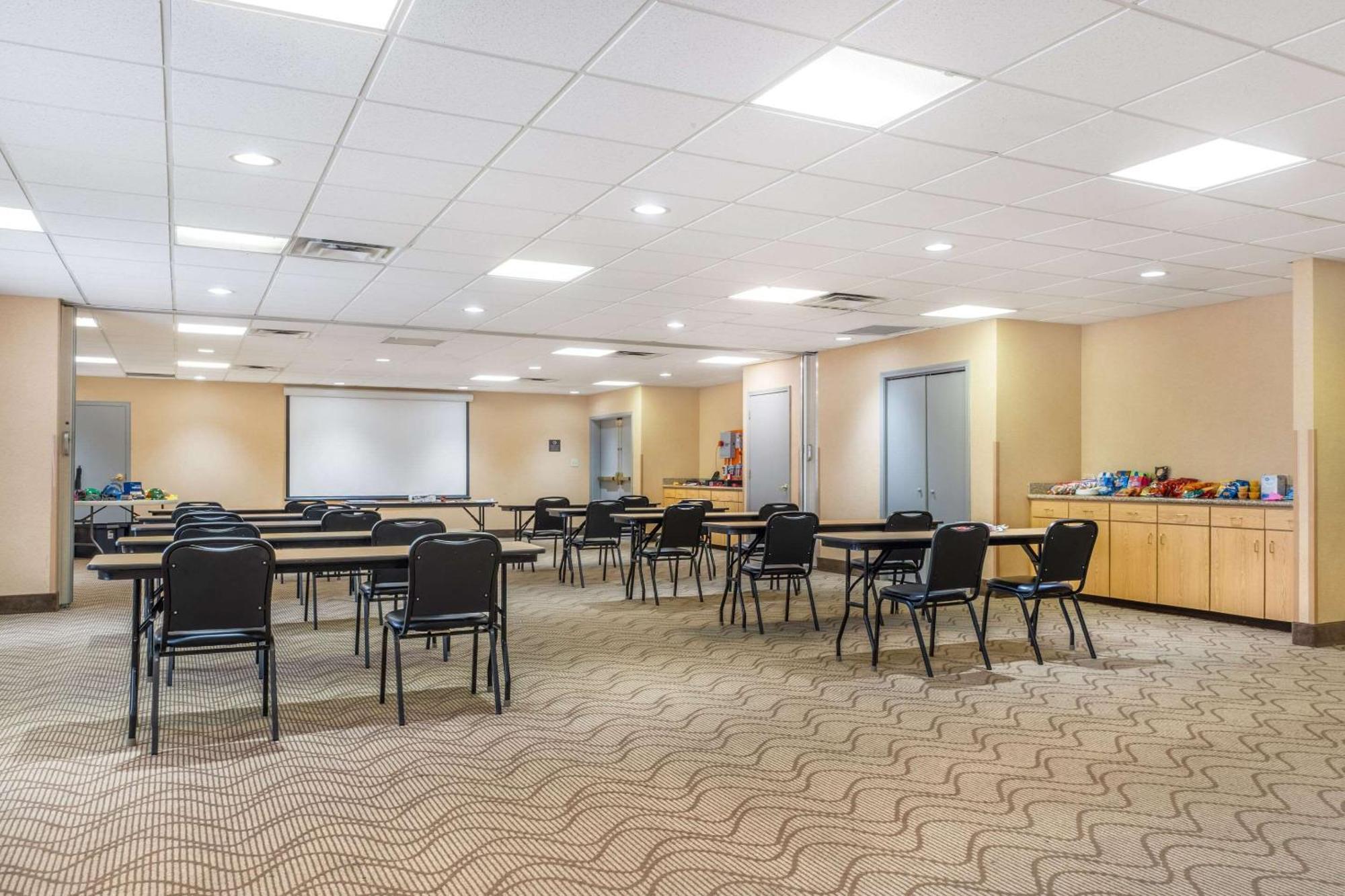 Comfort Suites Louisville Airport Екстер'єр фото