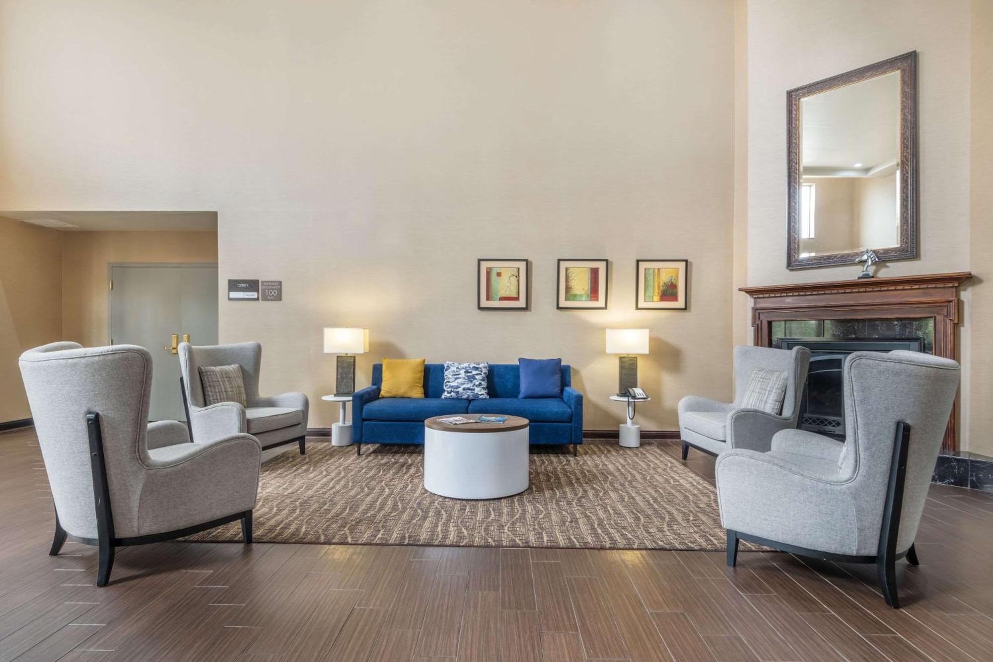 Comfort Suites Louisville Airport Екстер'єр фото