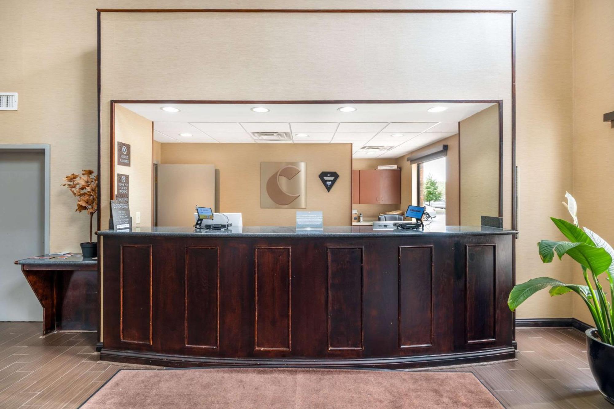 Comfort Suites Louisville Airport Екстер'єр фото